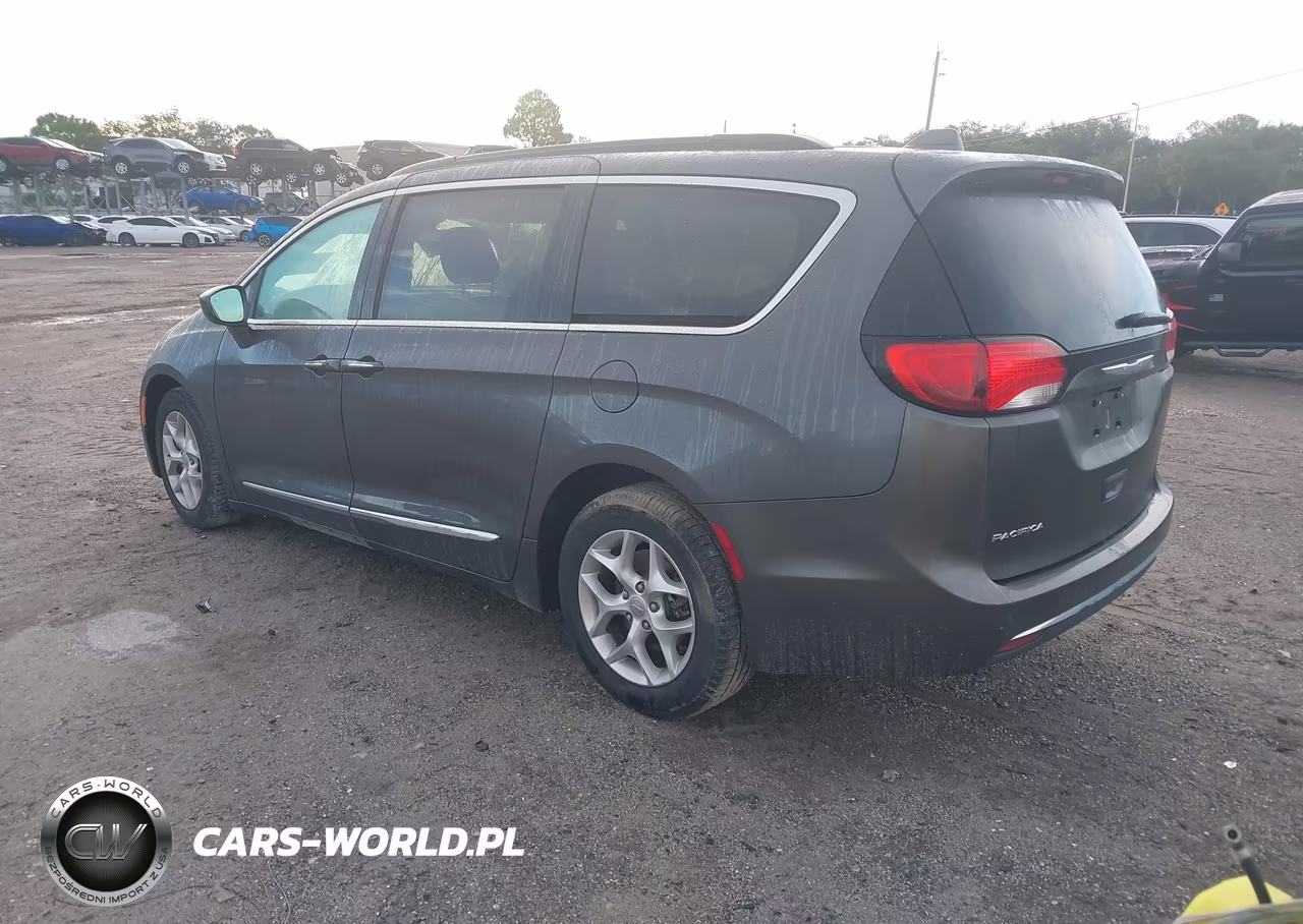 2017 Chrysler Pacifica Touring-L VIN:2C4RC1BGXHR610942 - 3