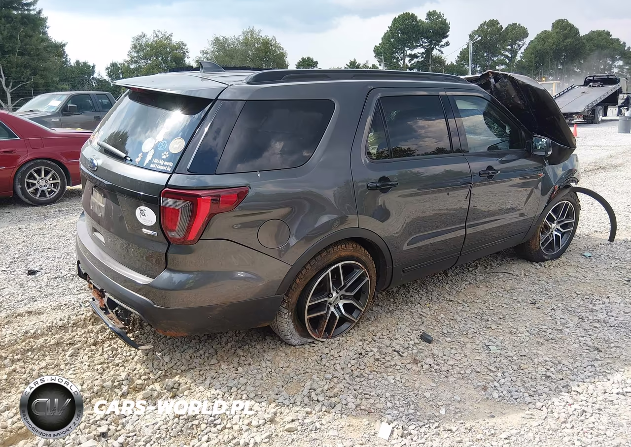 2017 Ford Explorer Sport VIN:1FM5K8GTXHGA86107 - 4