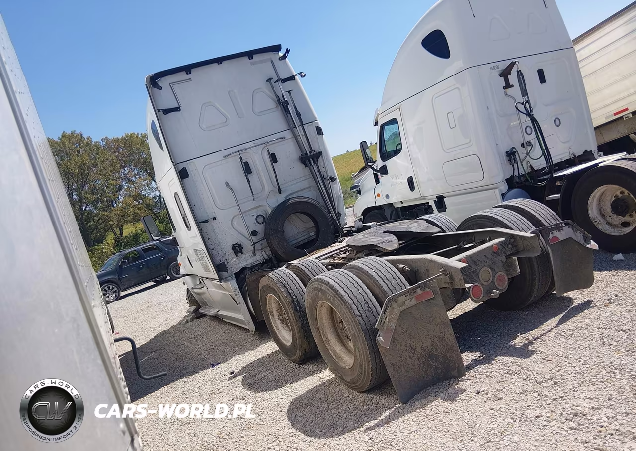 2018 Freightliner Cascadia 125 VIN:3AKJGLDR7JDJU6813 - 3