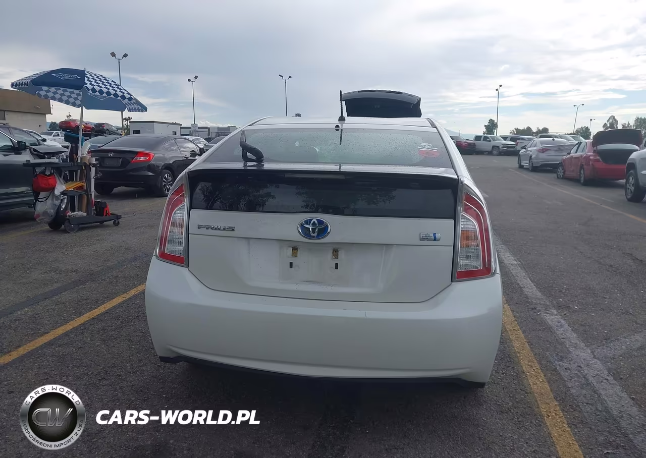 2013 Toyota Prius Two VIN:JTDKN3DU9D5559273 - 16
