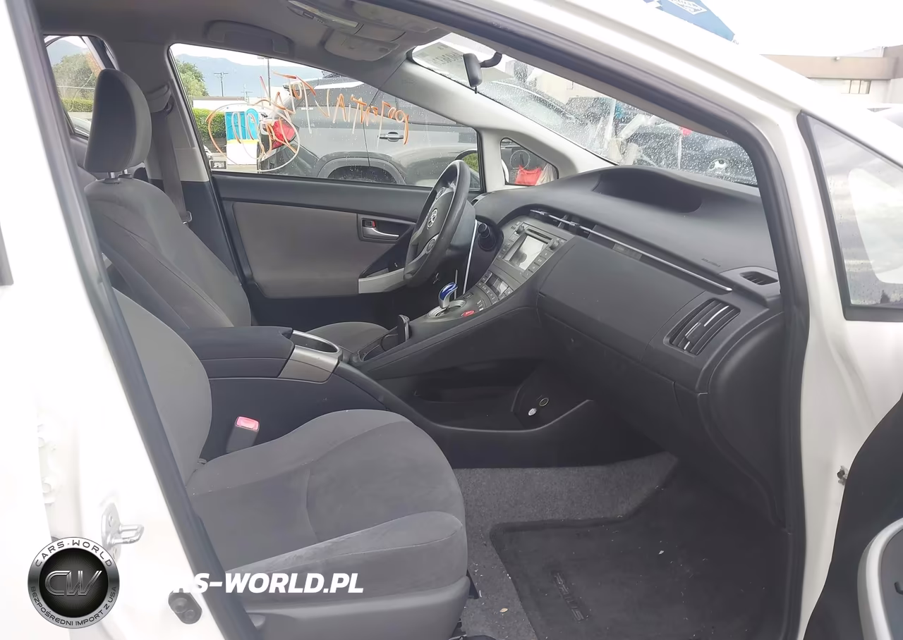 2013 Toyota Prius Two VIN:JTDKN3DU9D5559273 - 5