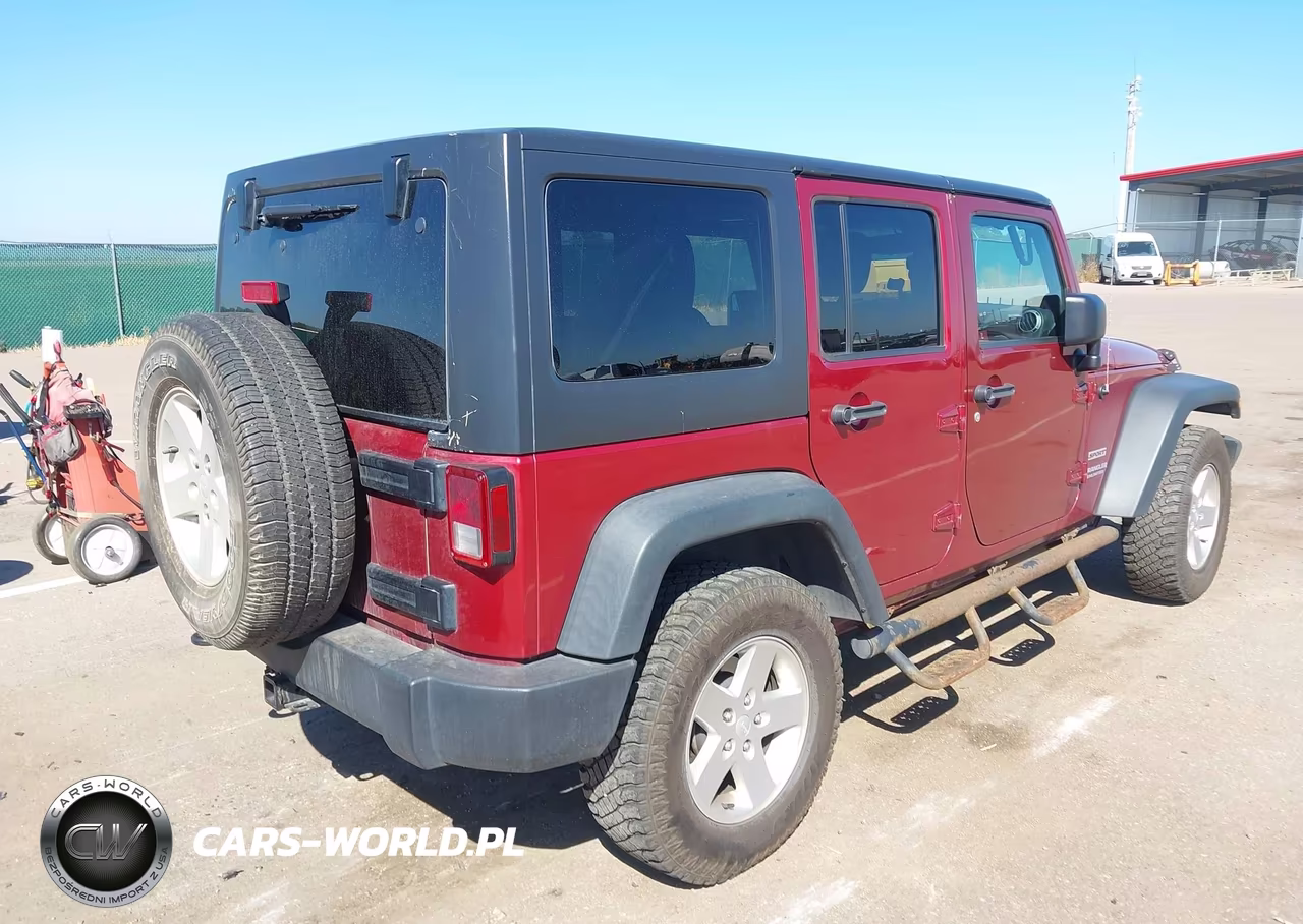 2013 Jeep Wrangler Unlimited Sport VIN:1C4BJWDG5DL615485 - 4