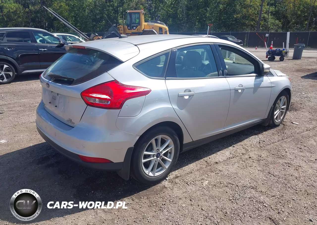 2016 Ford Focus Se VIN:1FADP3K2XGL249112 - 4