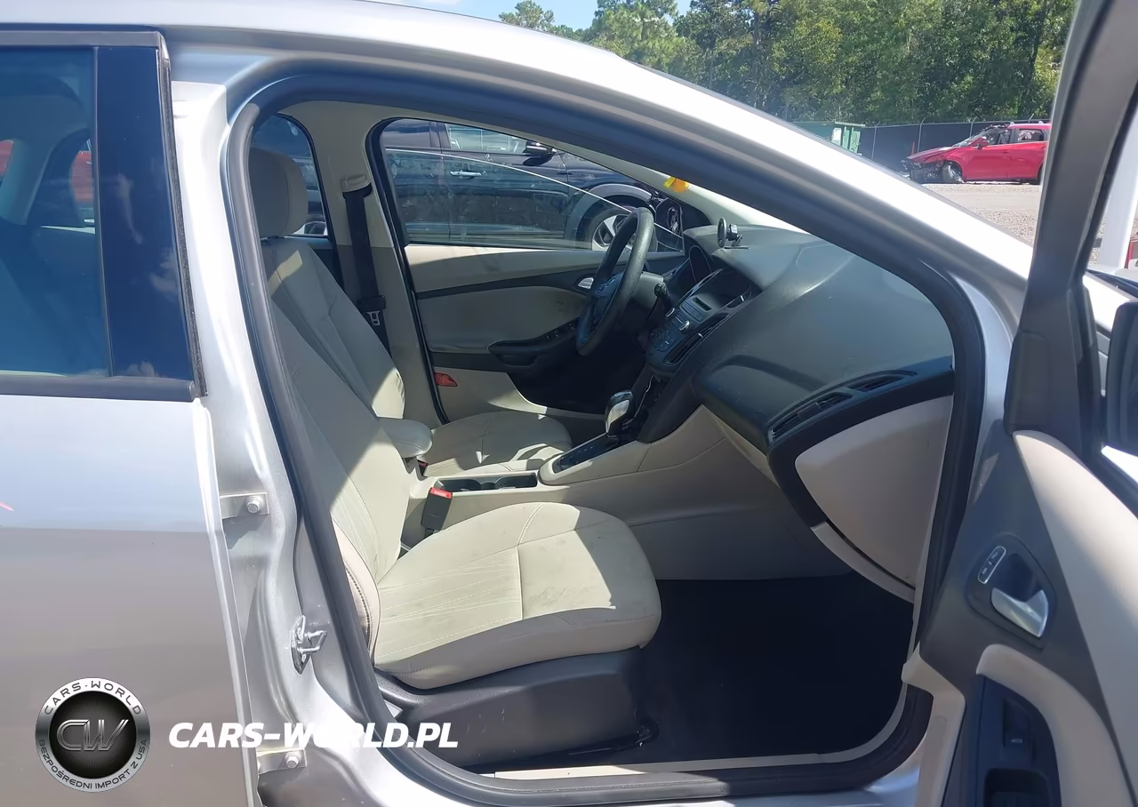 2016 Ford Focus Se VIN:1FADP3K2XGL249112 - 5