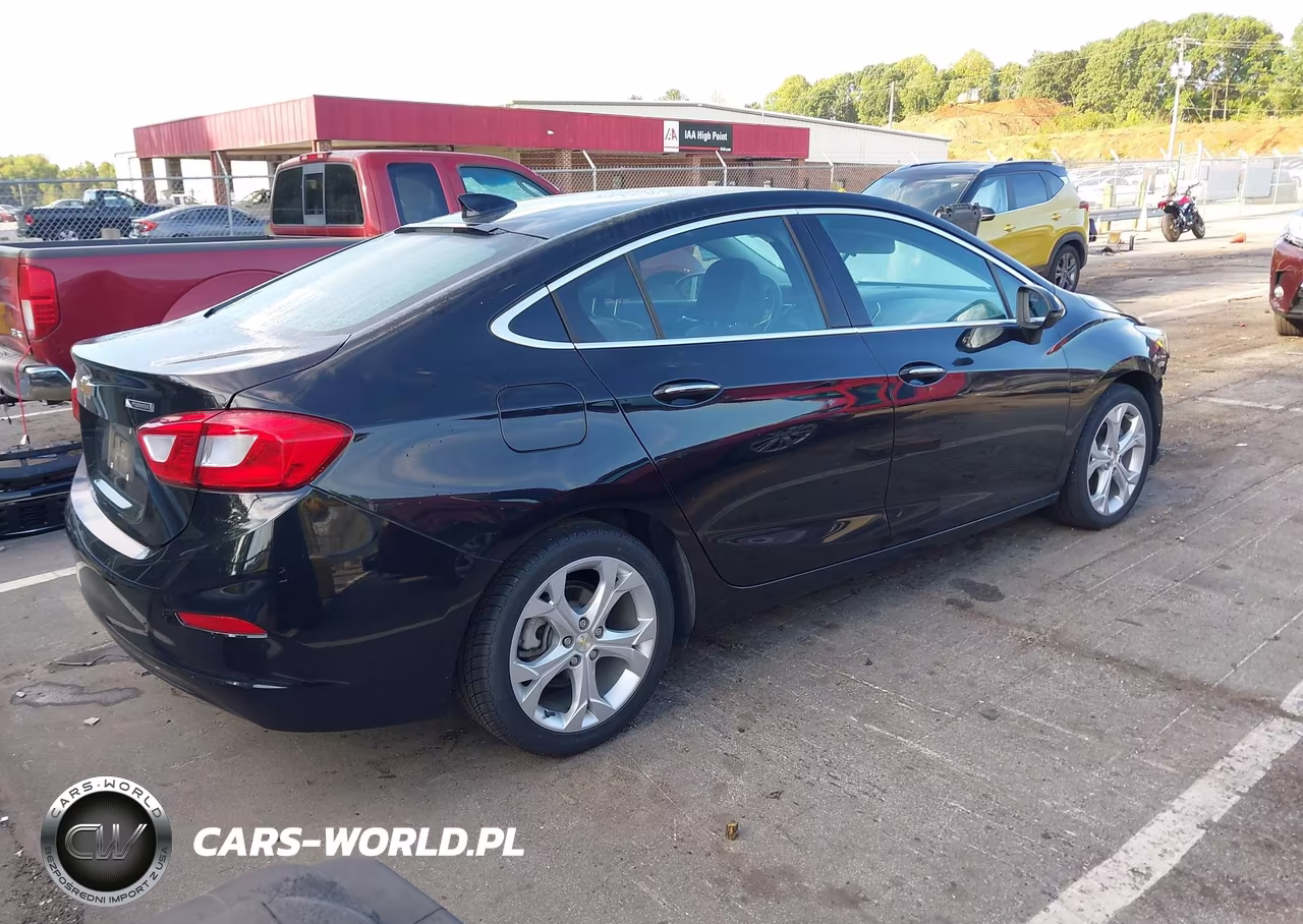 2018 Chevrolet Cruze Premier Auto VIN:1G1BF5SM5J7120494 - 4
