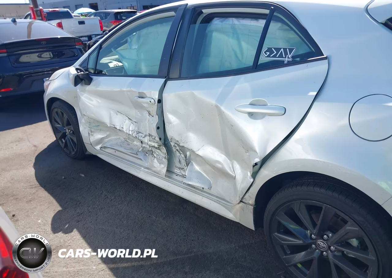 2025 Toyota Corolla Xse VIN:JTNC4MBE6S3235162 - 13