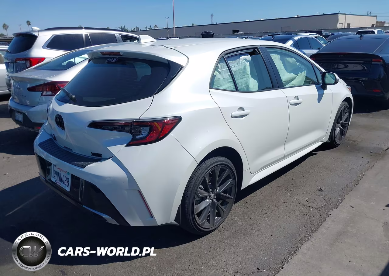 2025 Toyota Corolla Xse VIN:JTNC4MBE6S3235162 - 4