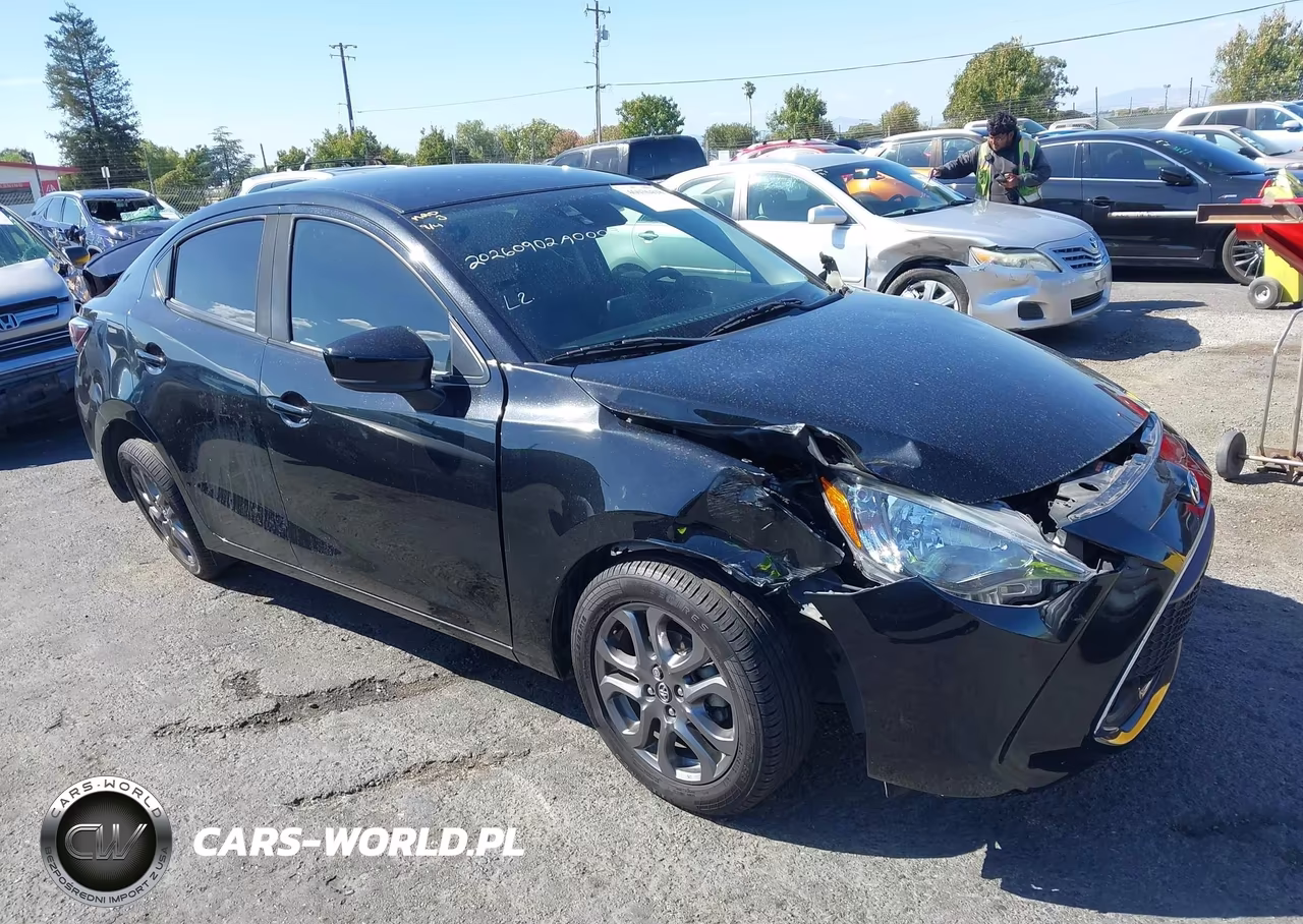 2020 Toyota Yaris Le VIN:3MYDLBYV1LY715966 - 1