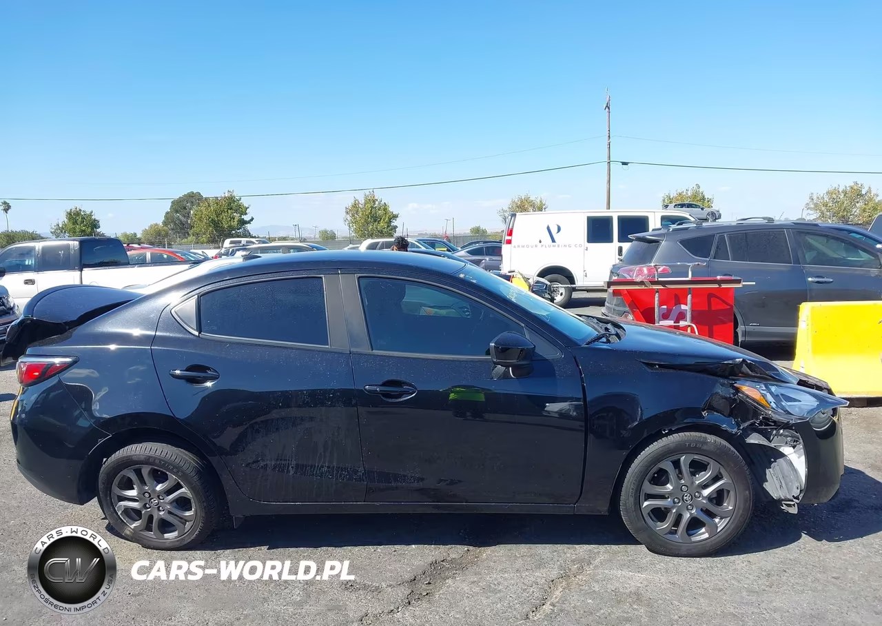 2020 Toyota Yaris Le VIN:3MYDLBYV1LY715966 - 12