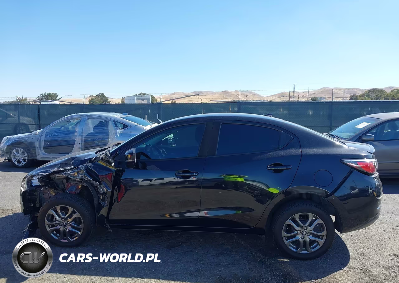 2020 Toyota Yaris Le VIN:3MYDLBYV1LY715966 - 13