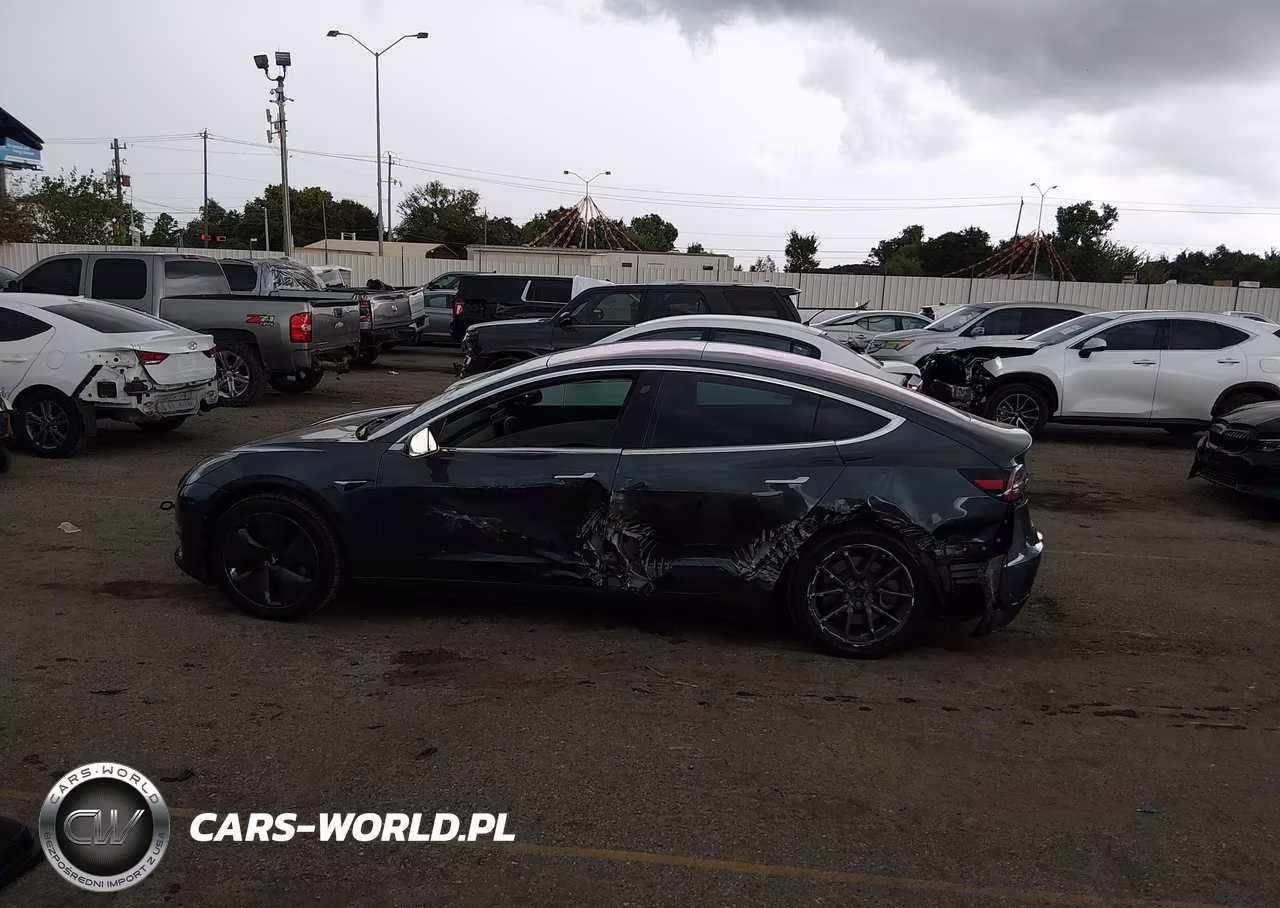 2018 Tesla Model 3 Long Range-Mid Range VIN:5YJ3E1EA2JF018900 - 13