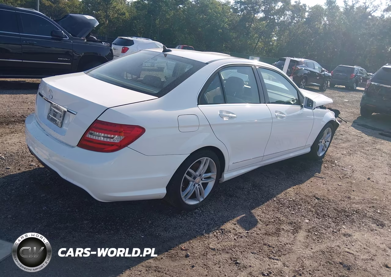 2014 Mercedes-Benz C 250 Sport VIN:WDDGF4HB9EA928181 - 4