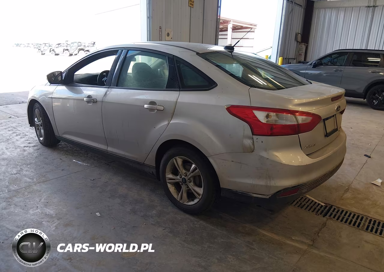 2014 Ford Focus Se VIN:1FADP3F27EL420518 - 3