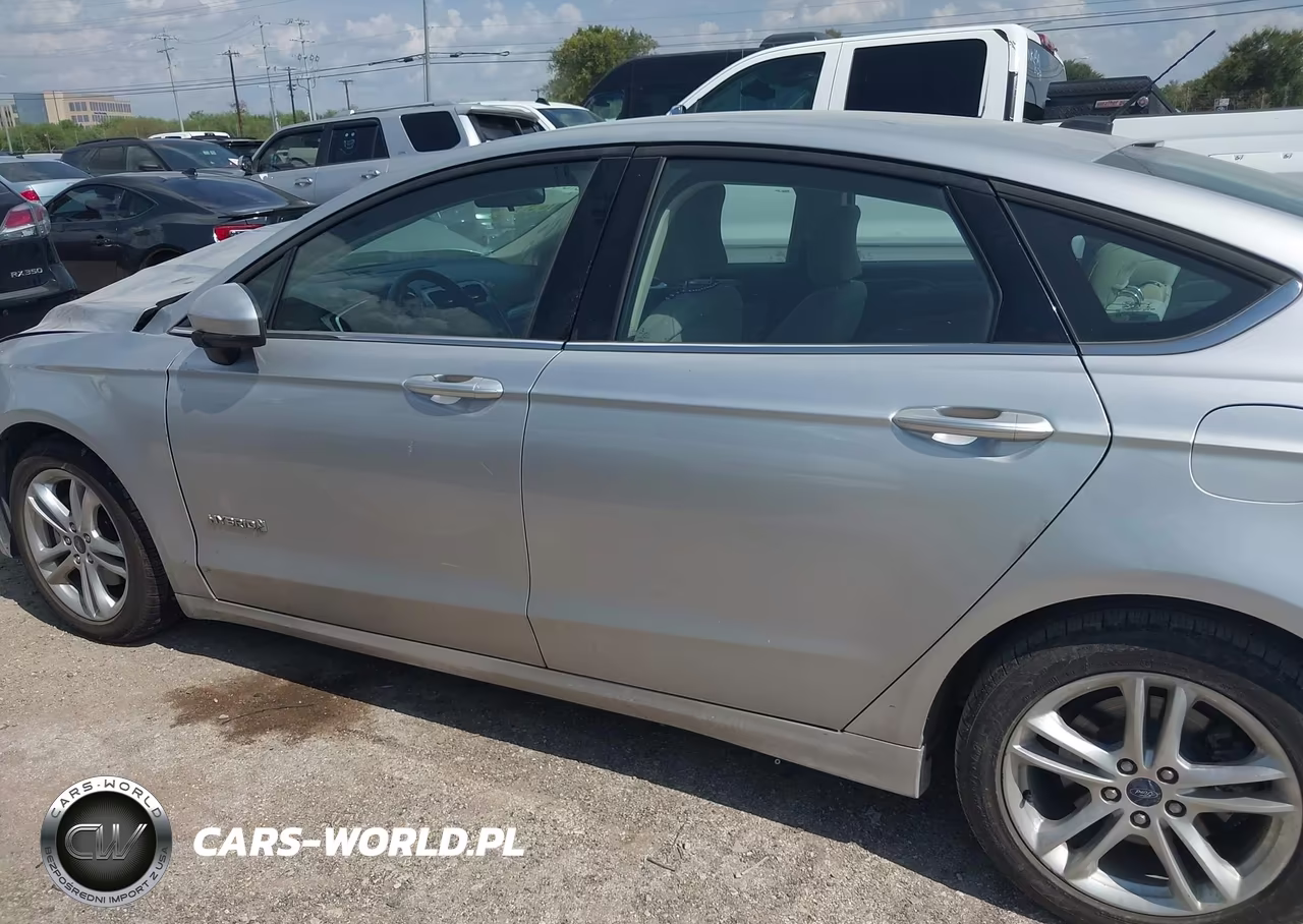 2018 Ford Fusion Hybrid S VIN:3FA6P0UUXJR100827 - 14