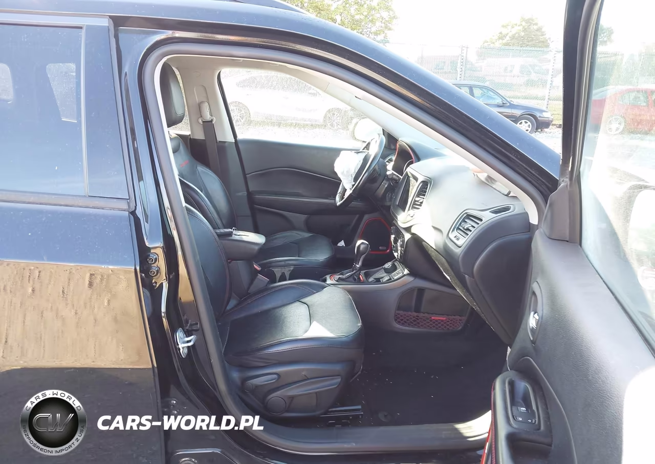 2019 Jeep Compass Trailhawk 4X4 VIN:3C4NJDDB4KT651742 - 5