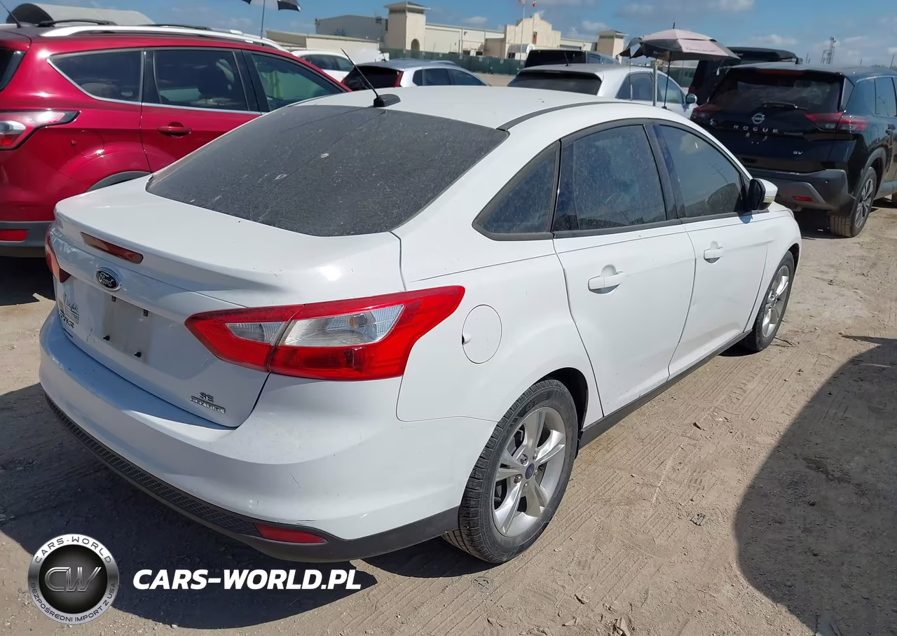 2014 Ford Focus Se VIN:1FADP3F20EL254097 - 4