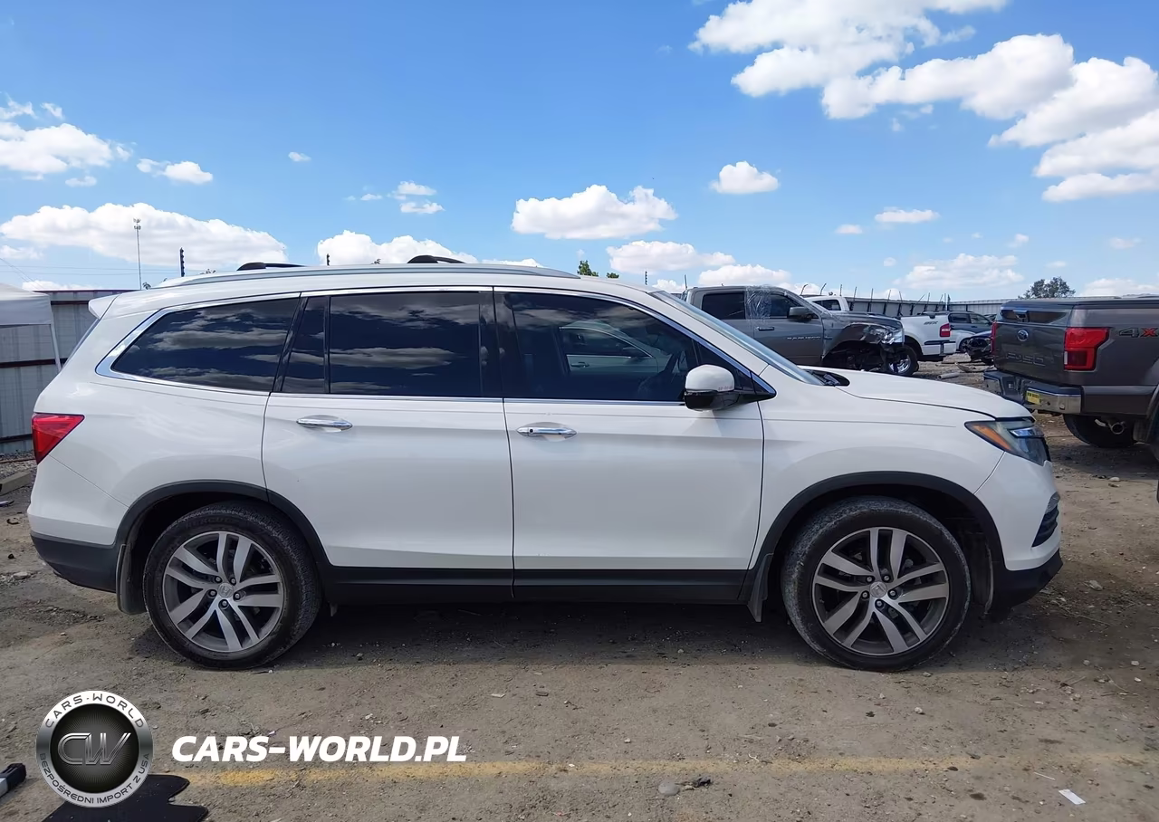 2018 Honda Pilot Elite VIN:5FNYF6H06JB069514 - 13