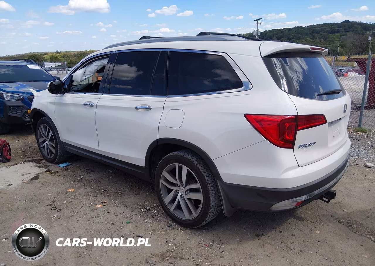 2018 Honda Pilot Elite VIN:5FNYF6H06JB069514 - 3