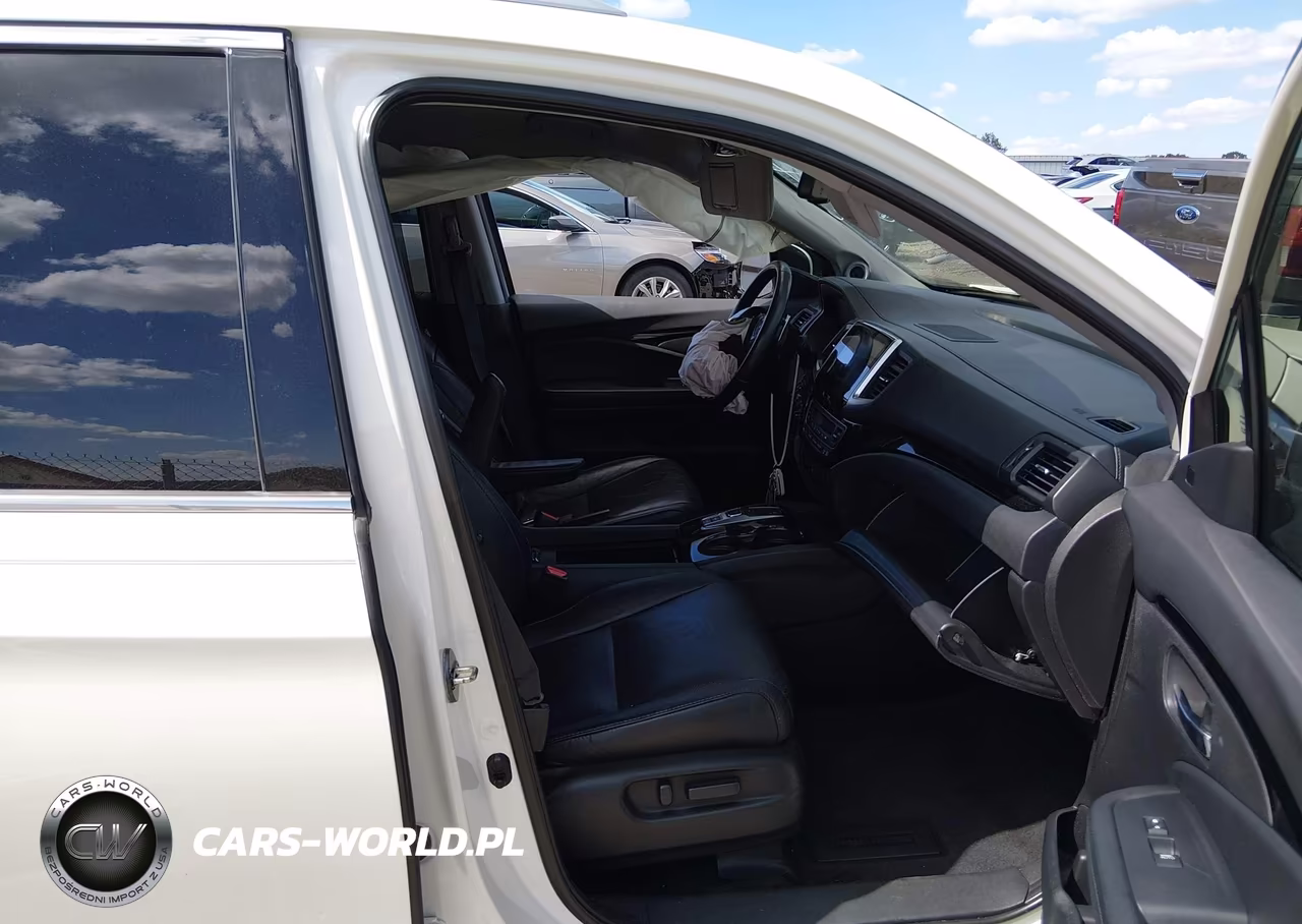 2018 Honda Pilot Elite VIN:5FNYF6H06JB069514 - 5