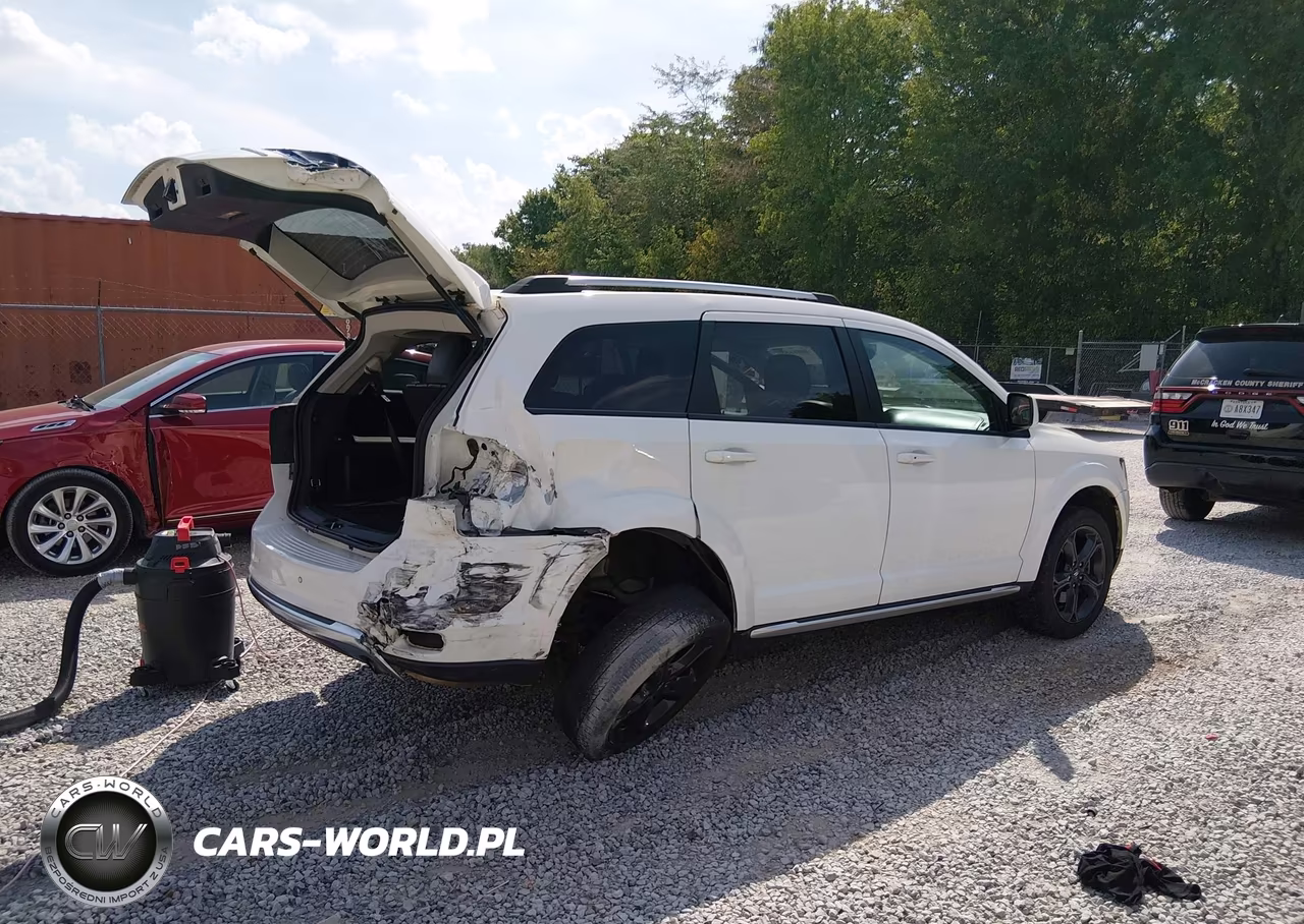 2020 Dodge Journey Crossroad VIN:3C4PDCGB4LT267158 - 4
