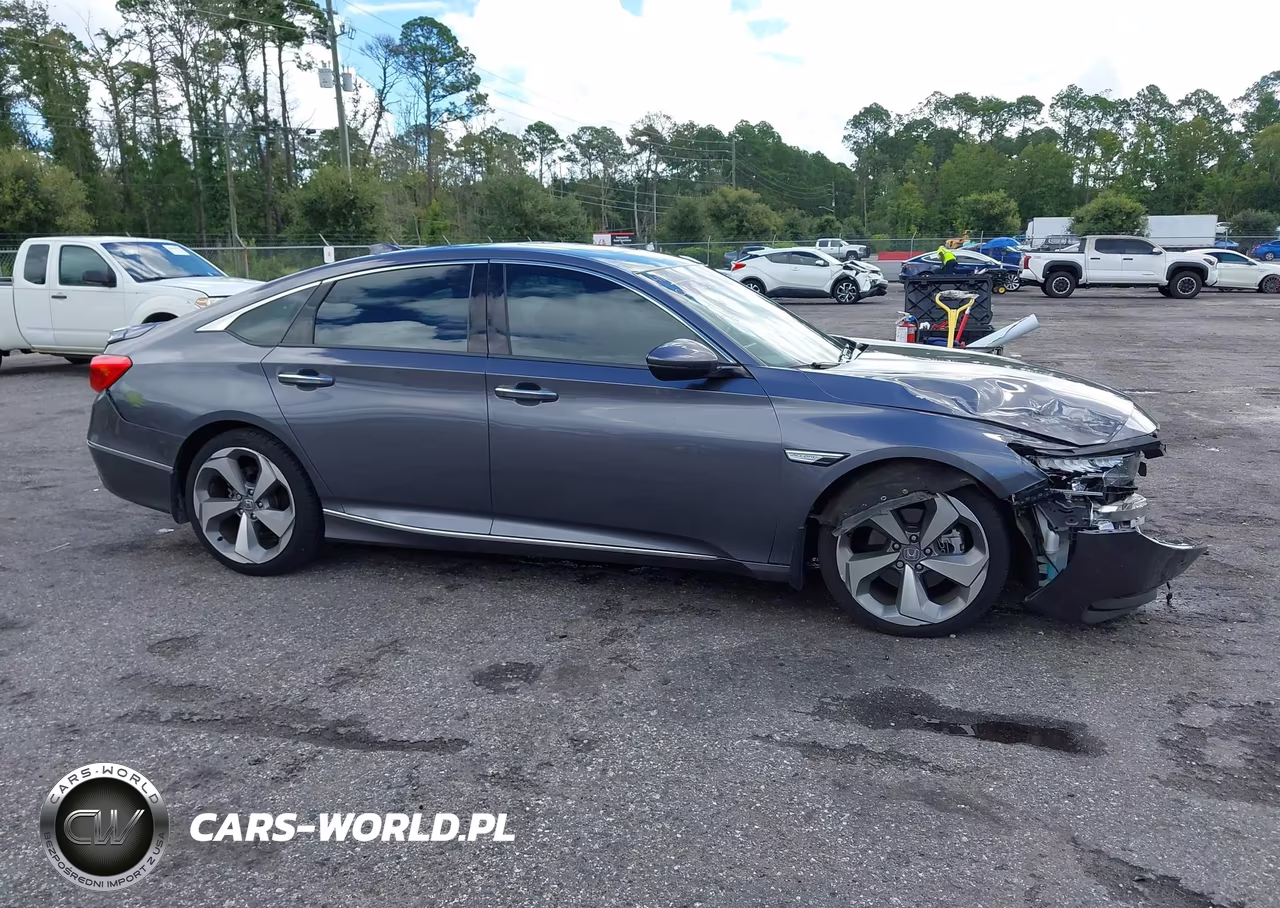 2018 Honda Accord Touring 2.0T VIN:1HGCV2F97JA014636 - 13