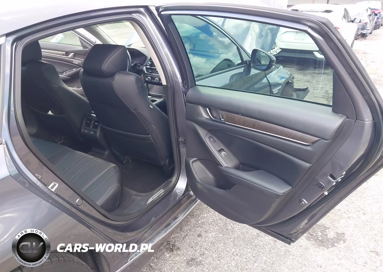 2018 Honda Accord Touring 2.0T VIN:1HGCV2F97JA014636 - 8
