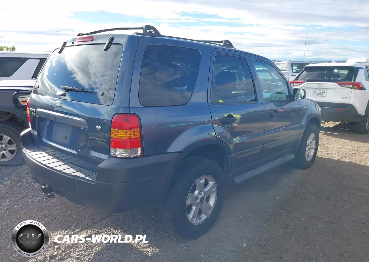 2005 Ford Escape Xlt VIN:1FMYU93105KC30001 - 4