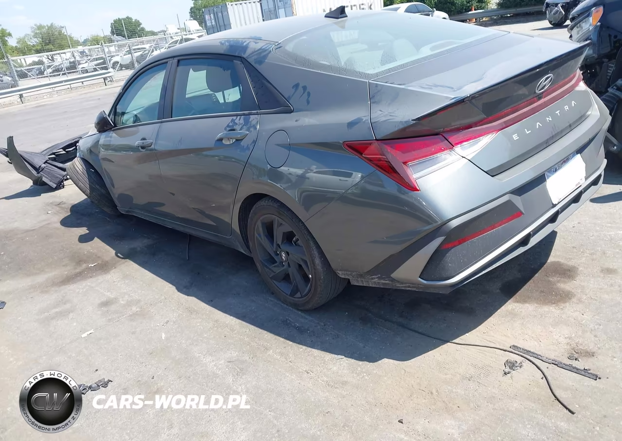 2026 Hyundai Elantra Sel Sport VIN:KMHLM4DG1TU122665 - 3