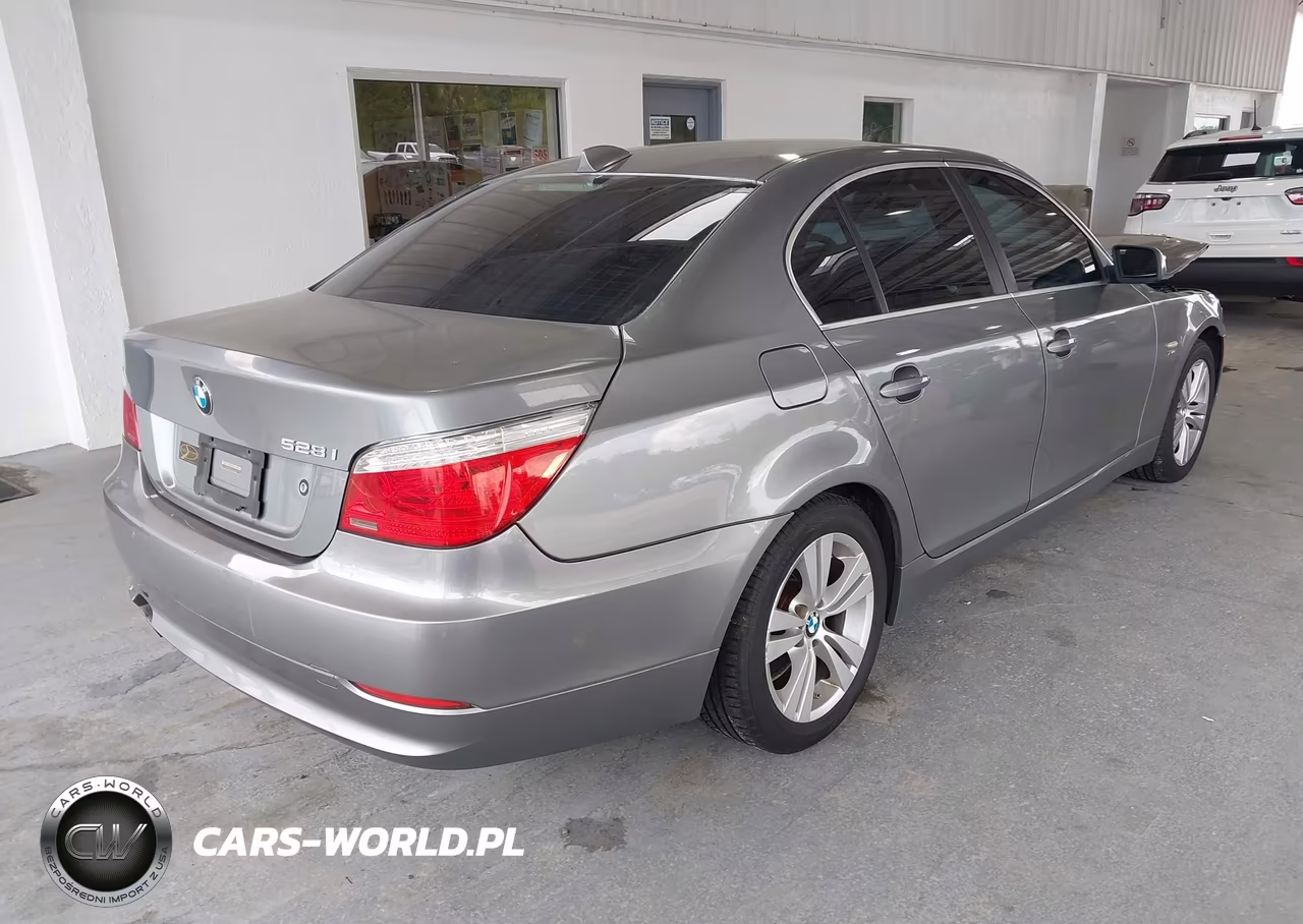 2010 BMW 528I xDrive VIN:WBANV1C58AC156756 - 4