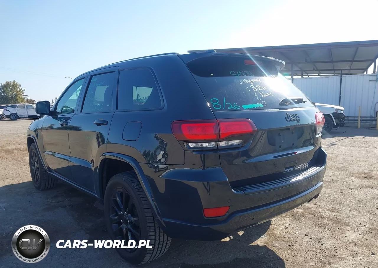 2018 Jeep Grand Cherokee Altitude 4X4 VIN:1C4RJFAG5JC358617 - 3
