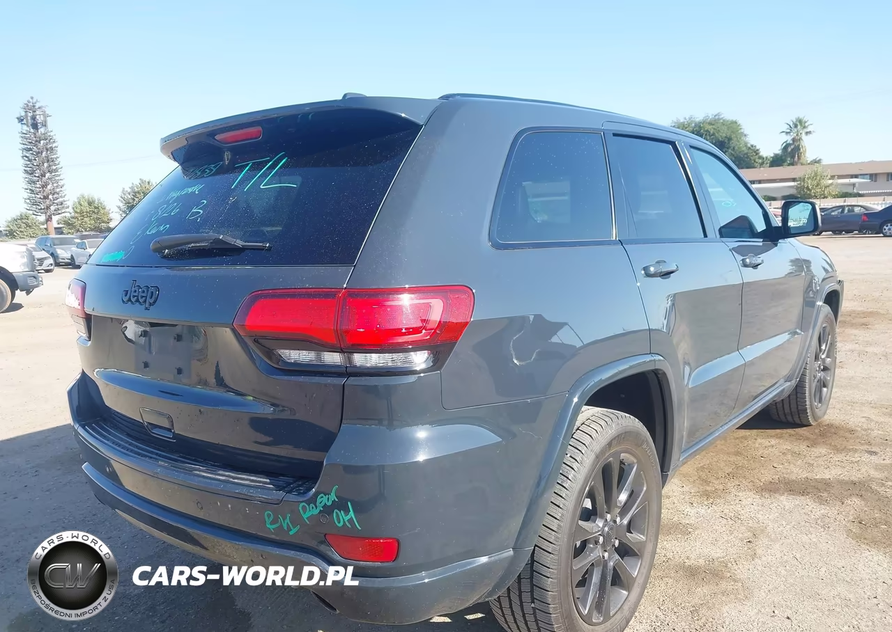 2018 Jeep Grand Cherokee Altitude 4X4 VIN:1C4RJFAG5JC358617 - 4
