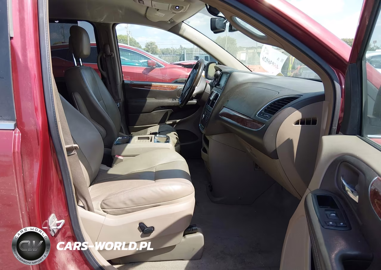 2011 Chrysler Town & Country Touring-L VIN:2A4RR8DG3BR704859 - 5