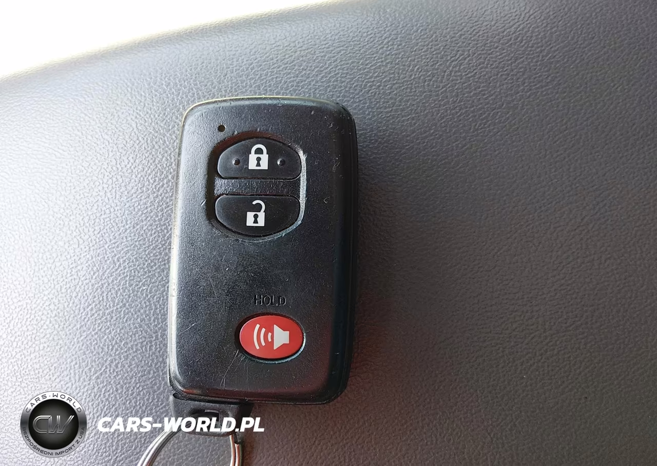 2011 Toyota Prius Two VIN:JTDKN3DU0B5303634 - 11