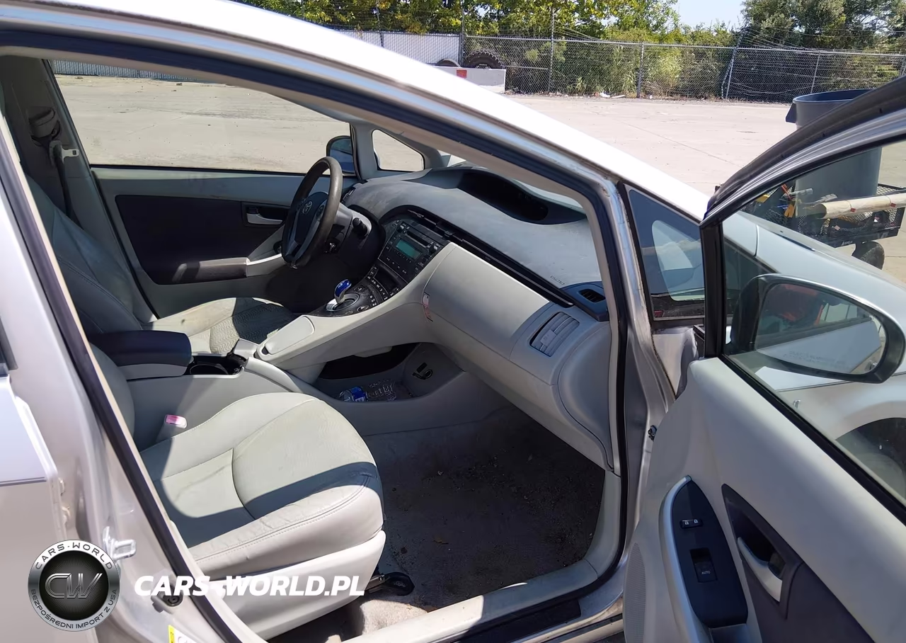 2011 Toyota Prius Two VIN:JTDKN3DU0B5303634 - 5
