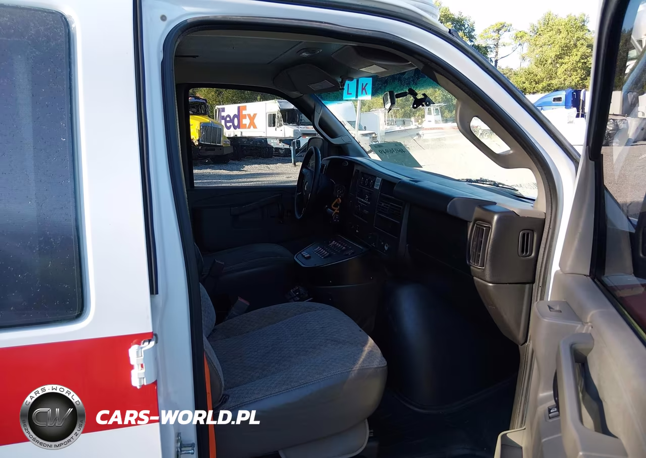 2016 Chevrolet Express 3500 Diesel VIN:1GBZGHCL2G1332585 - 5