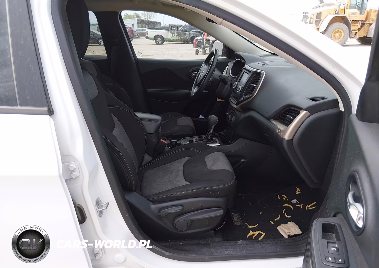 2015 Jeep Cherokee Sport VIN:1C4PJLAB7FW637227 - 5