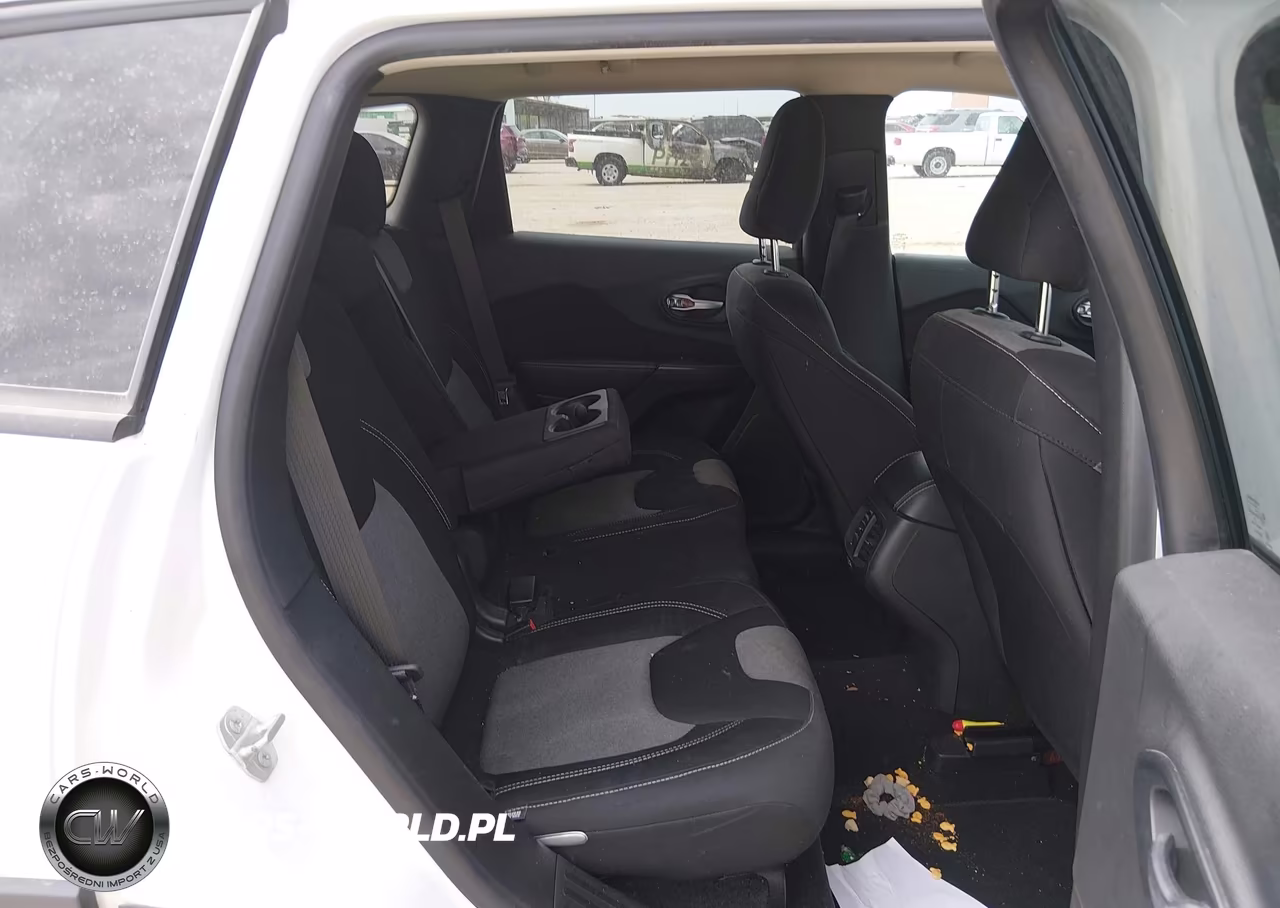 2015 Jeep Cherokee Sport VIN:1C4PJLAB7FW637227 - 8