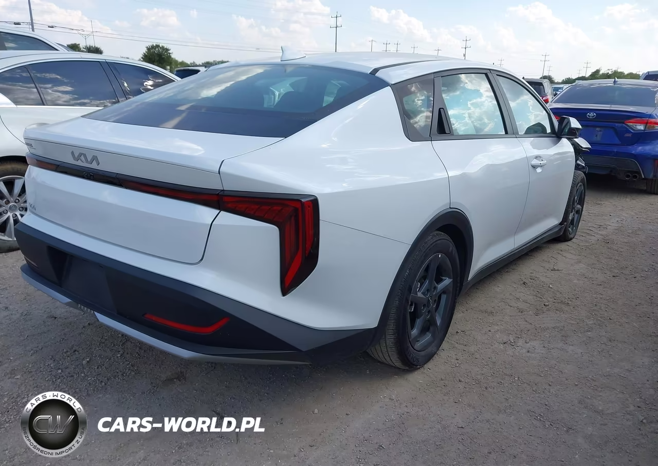 2025 Kia K4 Lxs VIN:3KPFT4DE4SE085059 - 4
