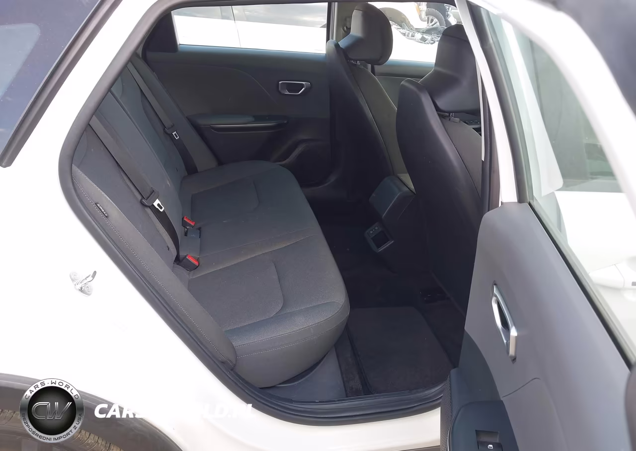 2025 Kia K4 Lxs VIN:3KPFT4DE4SE085059 - 8