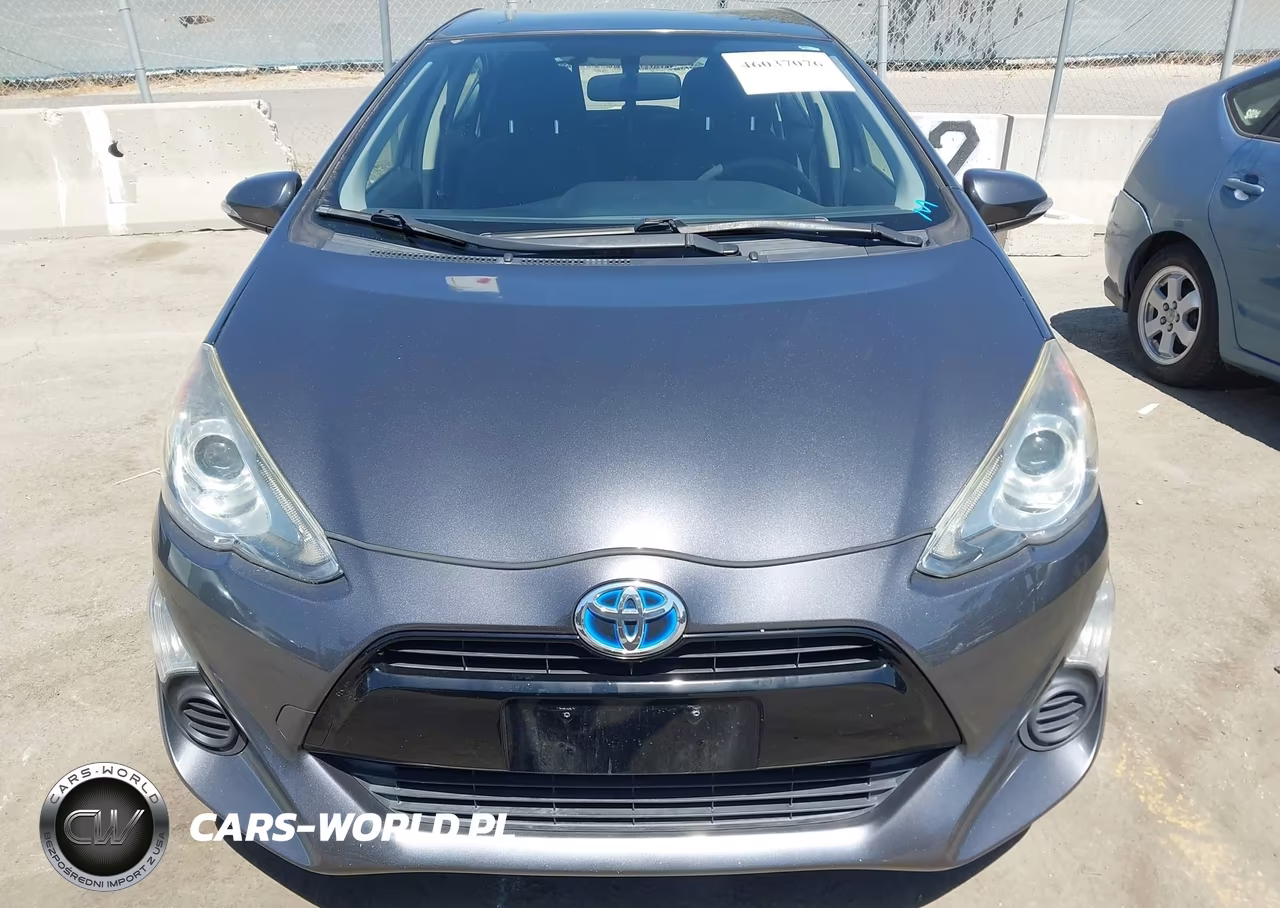 2015 Toyota Prius C Two VIN:JTDKDTB38F1584480 - 12
