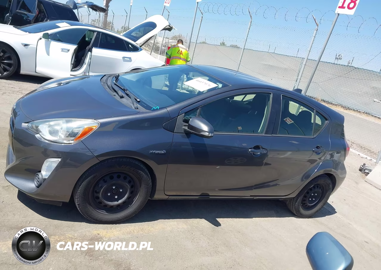 2015 Toyota Prius C Two VIN:JTDKDTB38F1584480 - 14