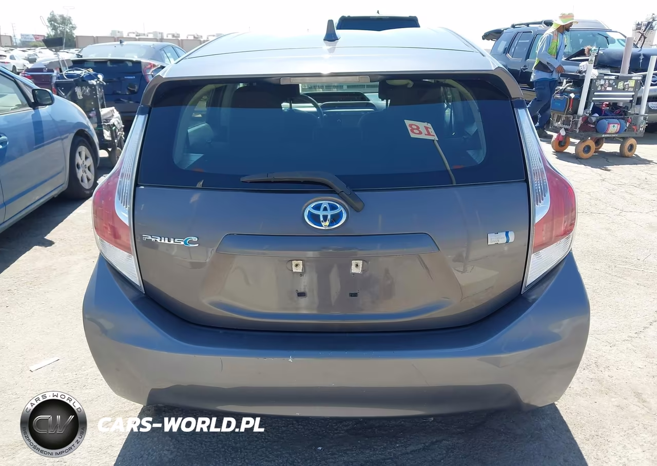2015 Toyota Prius C Two VIN:JTDKDTB38F1584480 - 16