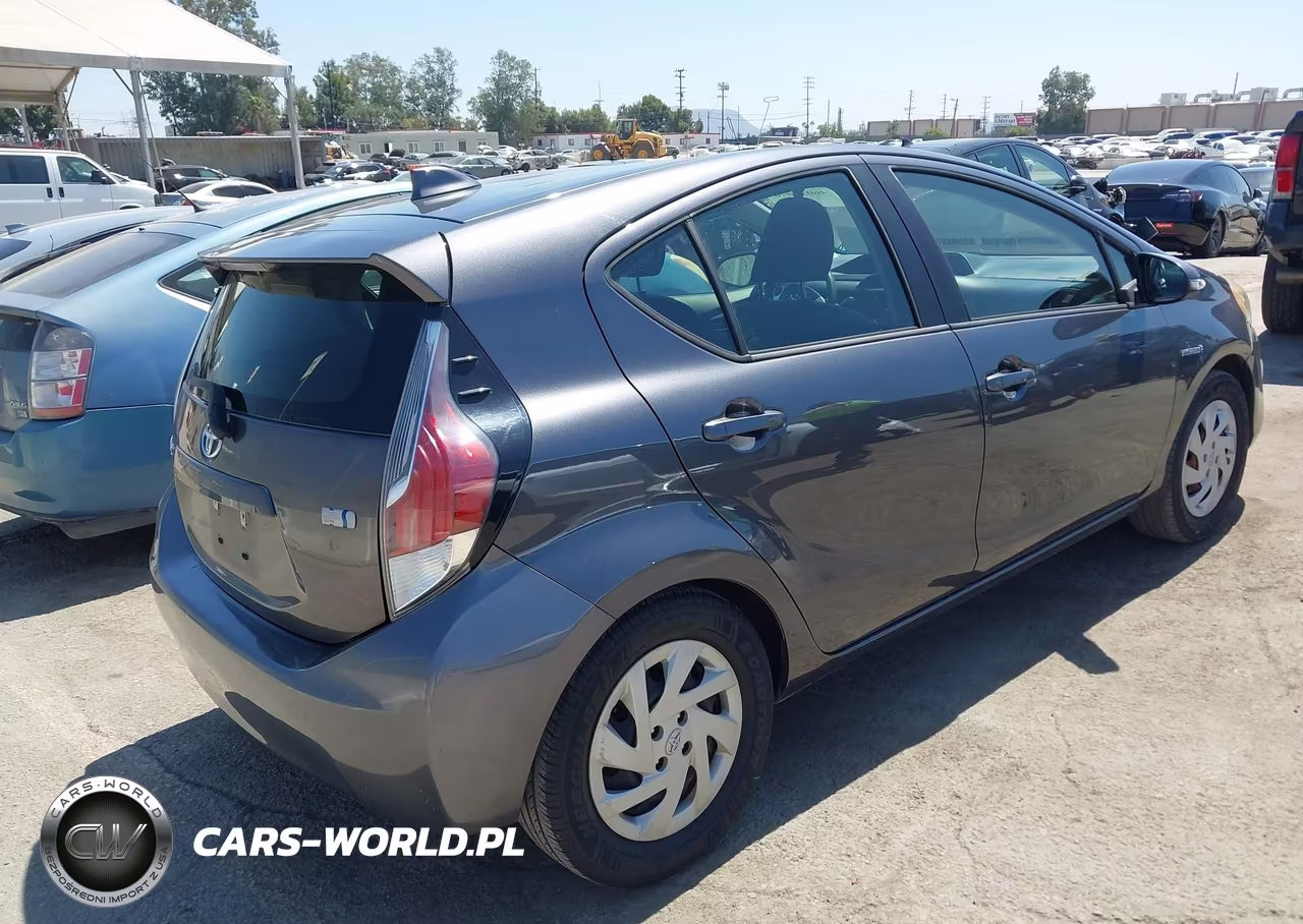 2015 Toyota Prius C Two VIN:JTDKDTB38F1584480 - 4