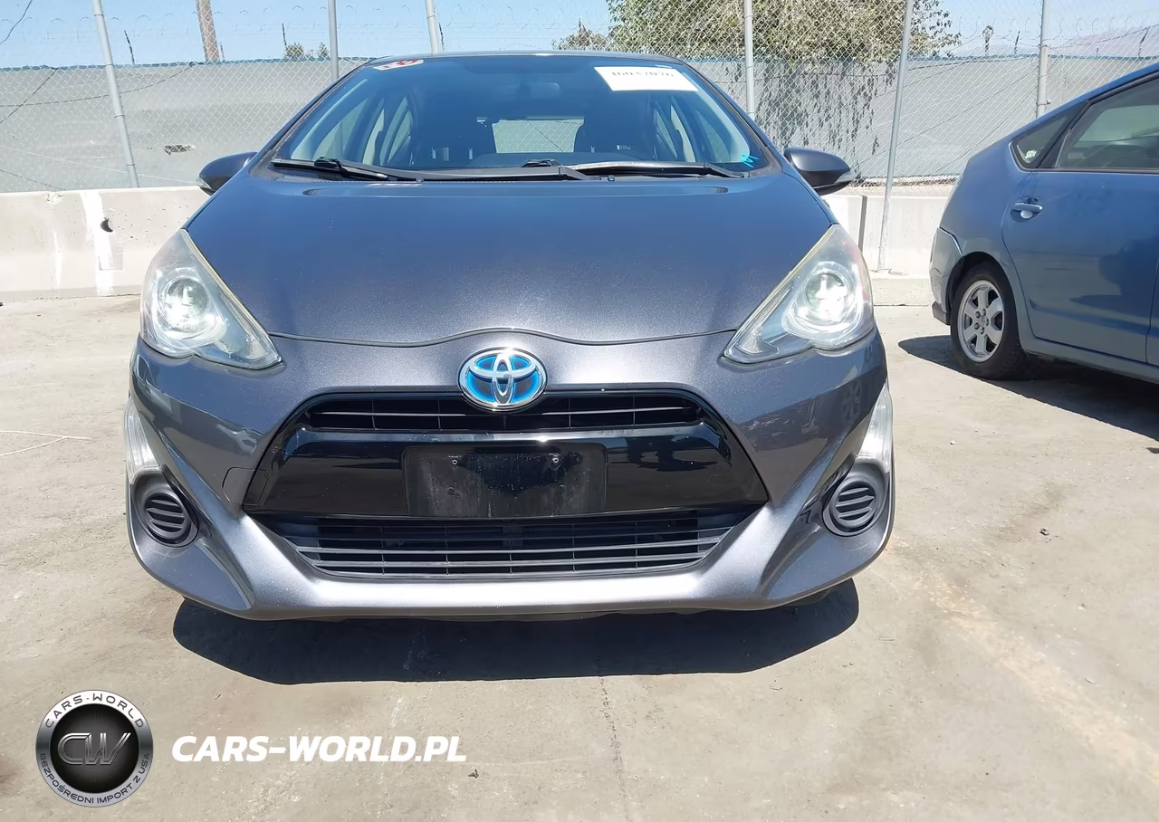 2015 Toyota Prius C Two VIN:JTDKDTB38F1584480 - 6