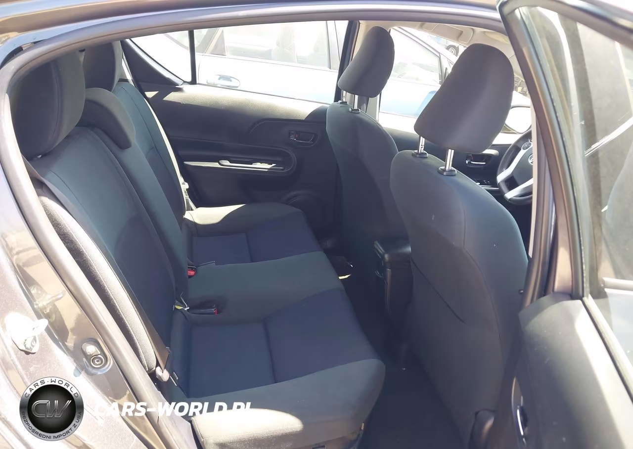 2015 Toyota Prius C Two VIN:JTDKDTB38F1584480 - 8