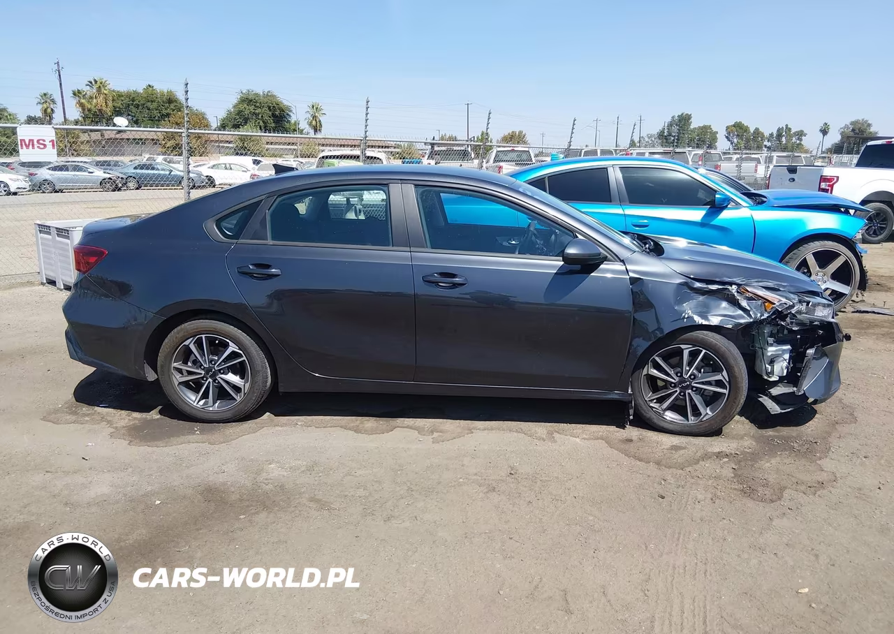 2023 Kia Forte Lxs VIN:3KPF24AD3PE649094 - 13