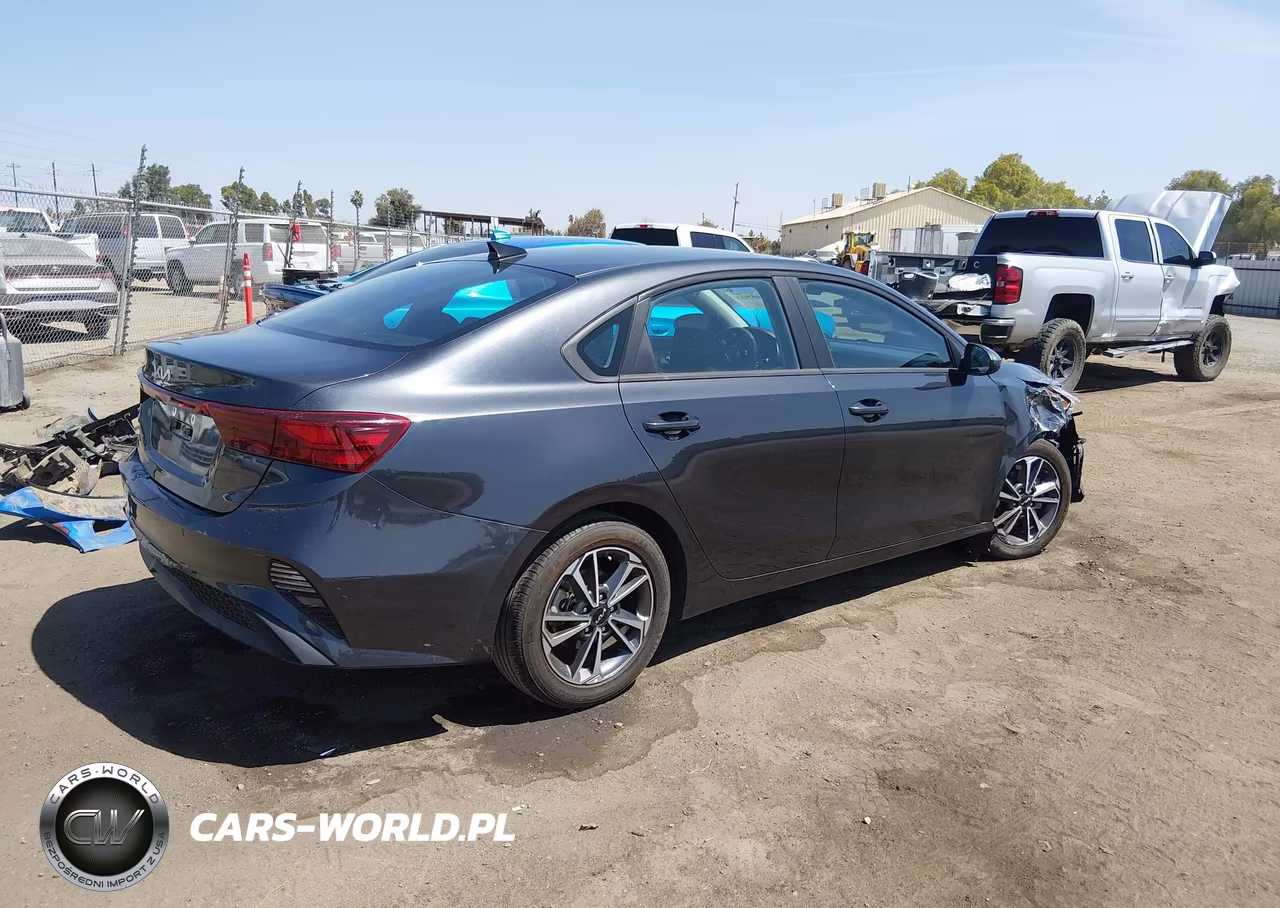 2023 Kia Forte Lxs VIN:3KPF24AD3PE649094 - 4