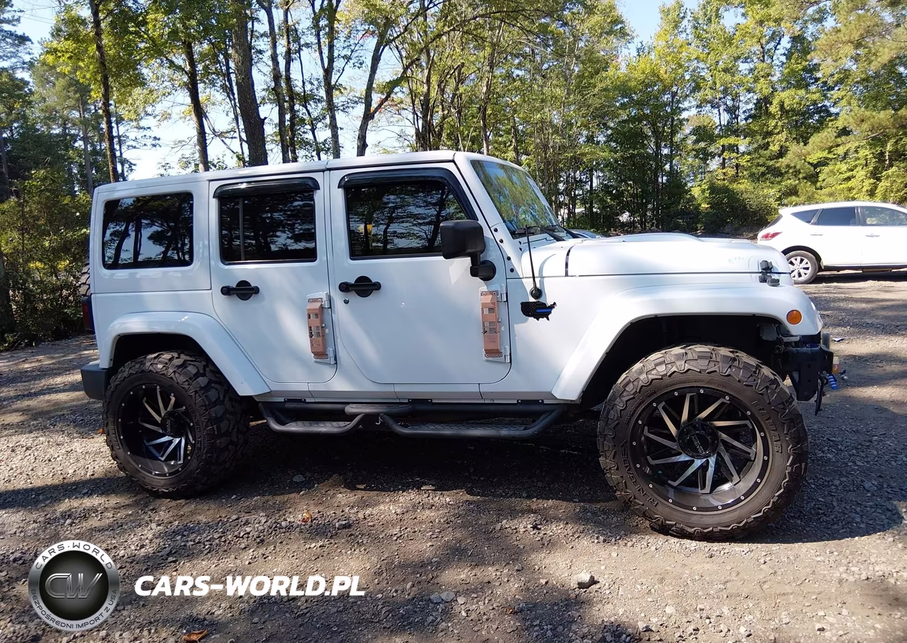2017 Jeep Wrangler Unlimited Smoky Mountain 4X4 VIN:1C4BJWEG6HL625740 - 13