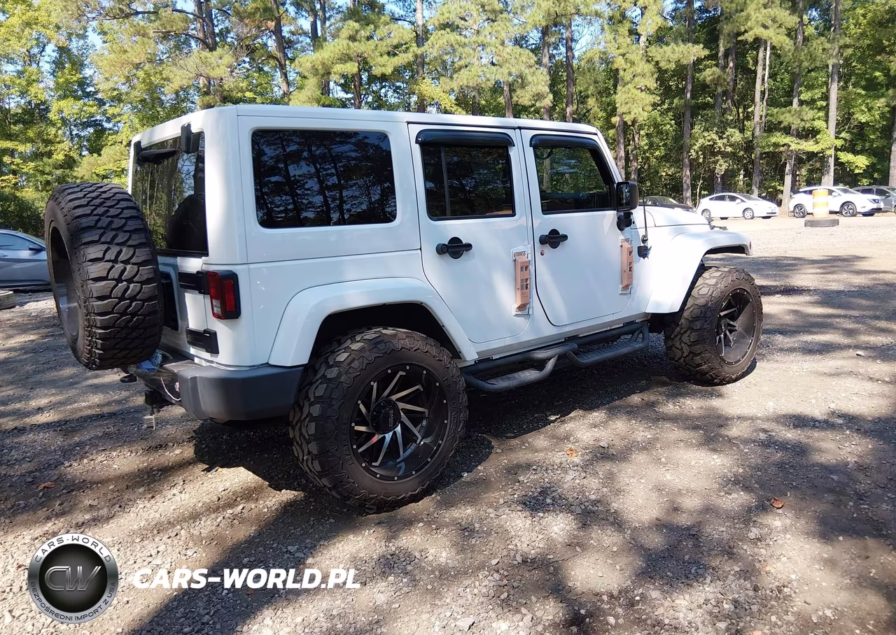 2017 Jeep Wrangler Unlimited Smoky Mountain 4X4 VIN:1C4BJWEG6HL625740 - 4