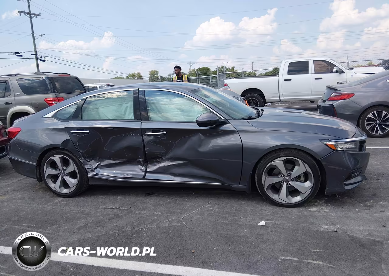 2018 Honda Accord Touring VIN:1HGCV1F95JA023202 - 13